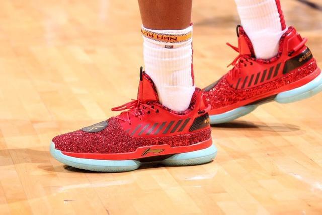 河村3分4助灰熊狂胜开拓者 国王终结太阳7连胜